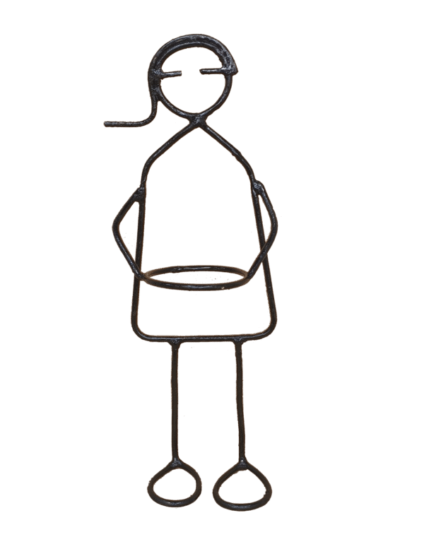 Niño porta macetas
