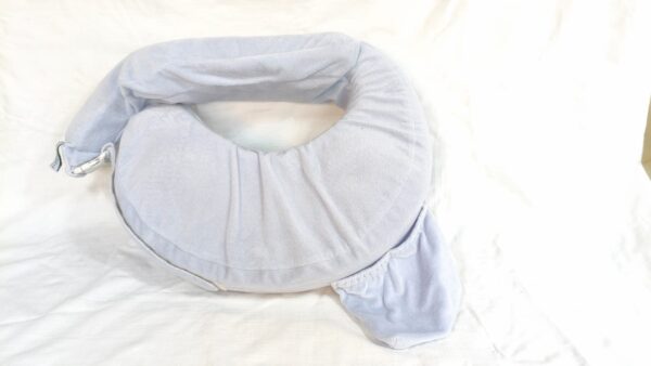 WhatsApp Image 2026-04-17 at 3.00.47 PM (2) ALMOHADA DE LACTANCIA CELESTE