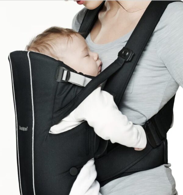 PORTA BEBÉ CON SOPORTE LUMBAR marca BabyBjörn