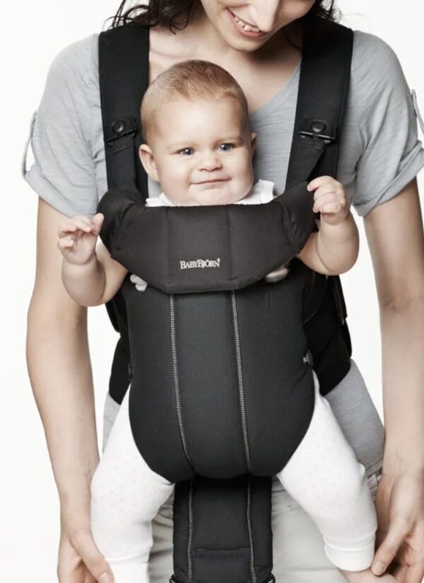 PORTA BEBÉ CON SOPORTE LUMBAR marca BabyBjörn