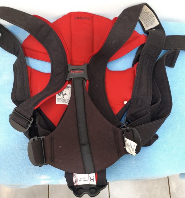 PORTA BEBÉ CON SOPORTE LUMBAR marca BabyBjörn