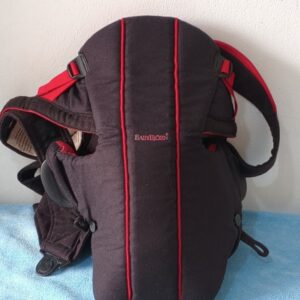 PORTA BEBÉ CON SOPORTE LUMBAR marca BabyBjörn