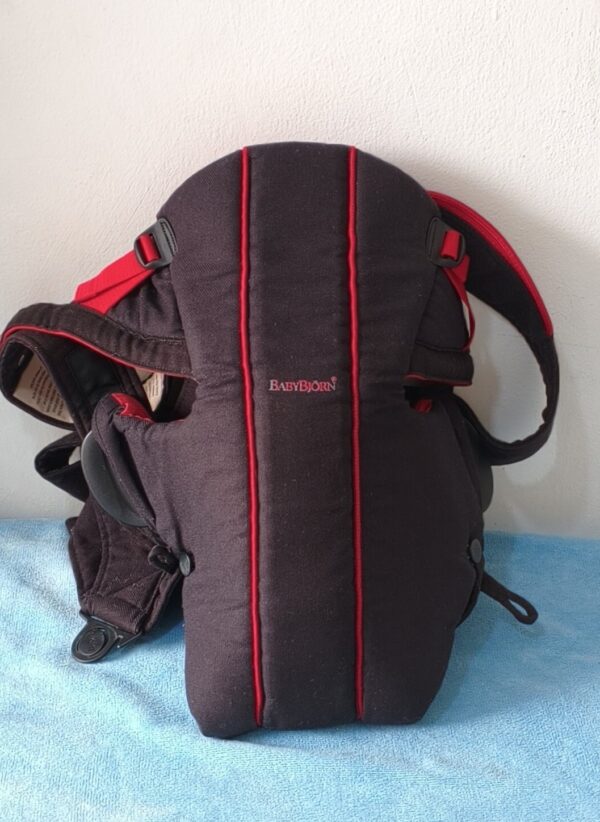 PORTA BEBÉ CON SOPORTE LUMBAR marca BabyBjörn
