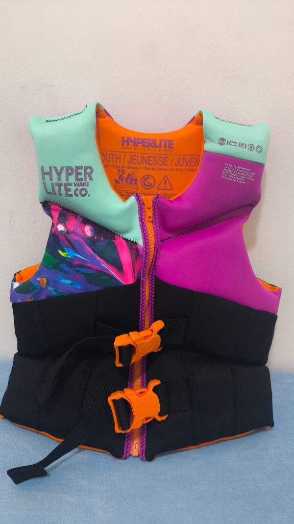 2026/06/1000277806.jpg Chaleco salvavidas para jóvenes es un modelo Hyperlite Indy CGA