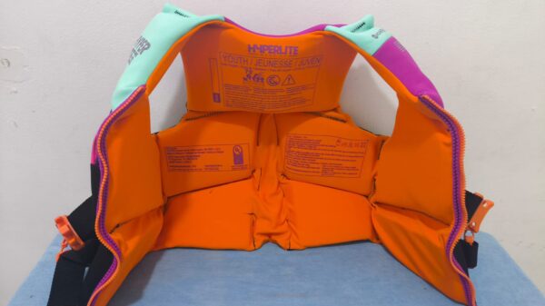 2026/06/1000277809.jpg Chaleco salvavidas para jóvenes es un modelo Hyperlite Indy CGA