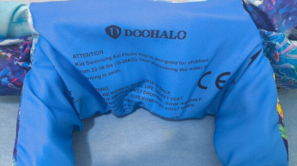 2026/06/1000277883.jpg Chaleco flotador de pecho y brazos para niños es de la marca Doohalo