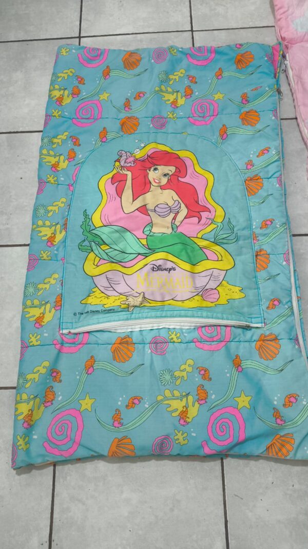 2026/06/1000277938.jpg bolsa de dormir vintage de Ariel de La Sirenita