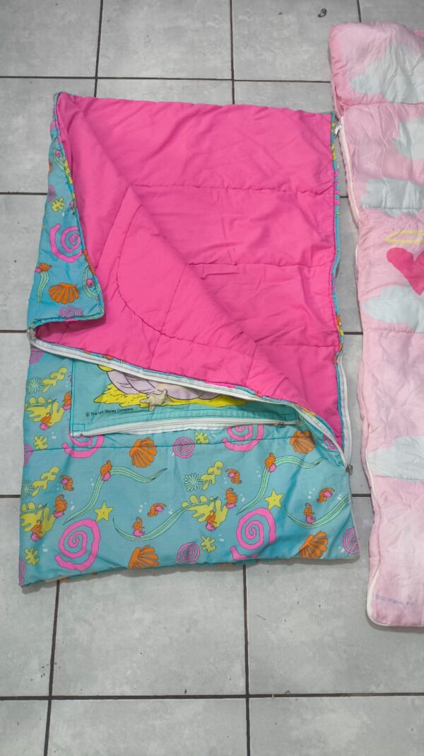 2026/06/1000277942.jpg bolsa de dormir vintage de Ariel de La Sirenita