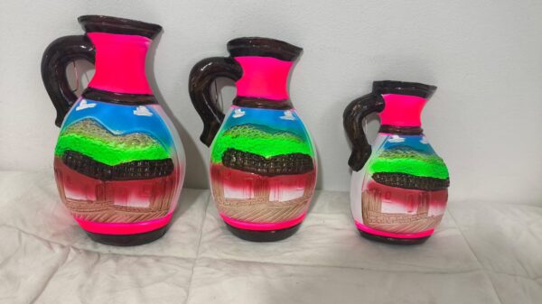 Trio de jarrones decorativos de barro