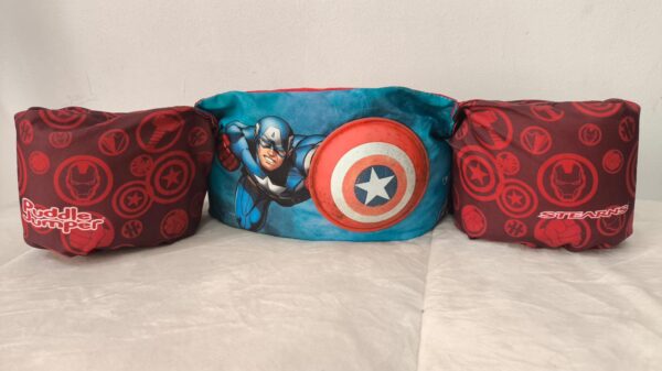 chaleco flotador salvavidas infantil Stearns Puddle Jumper con diseño de Marvel del Capitán América