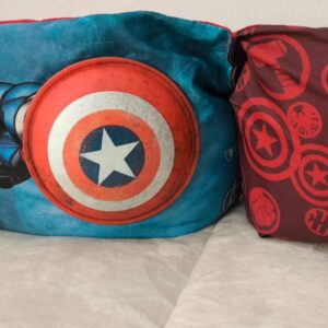 2026/09/1000352563.jpg chaleco flotador salvavidas infantil Stearns Puddle Jumper con diseño de Marvel del Capitán América