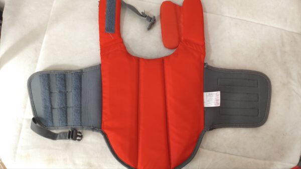 chaleco salvavidas flotador para perros de la marca Outward Hound