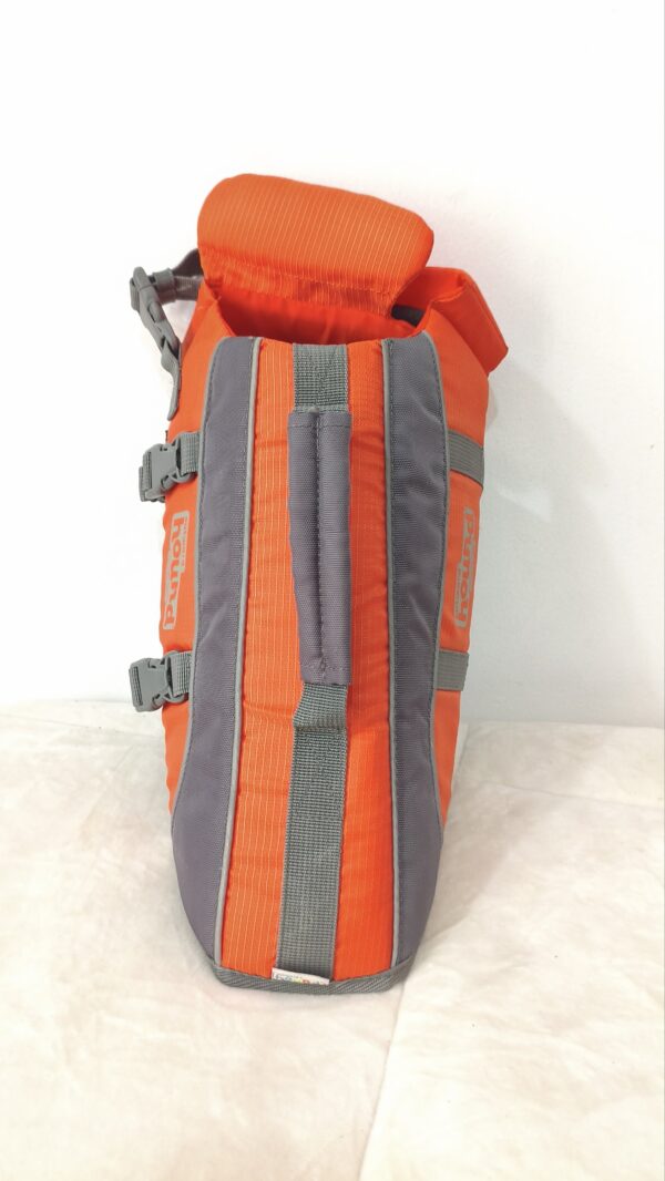 chaleco salvavidas flotador para perros de la marca Outward Hound