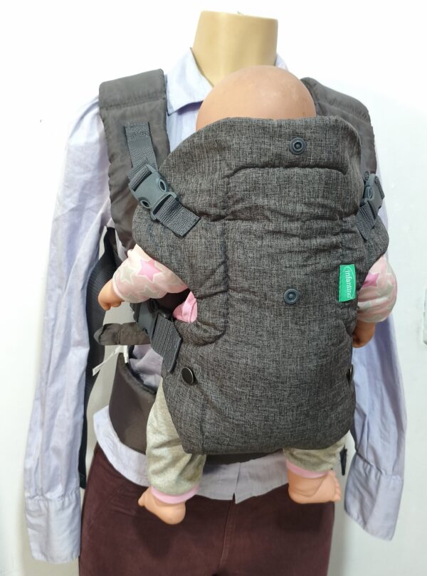2026/09/1000362393-scaled.jpg Portabebés mochila Canguro ergonómico Infantino Flip 4 en 1