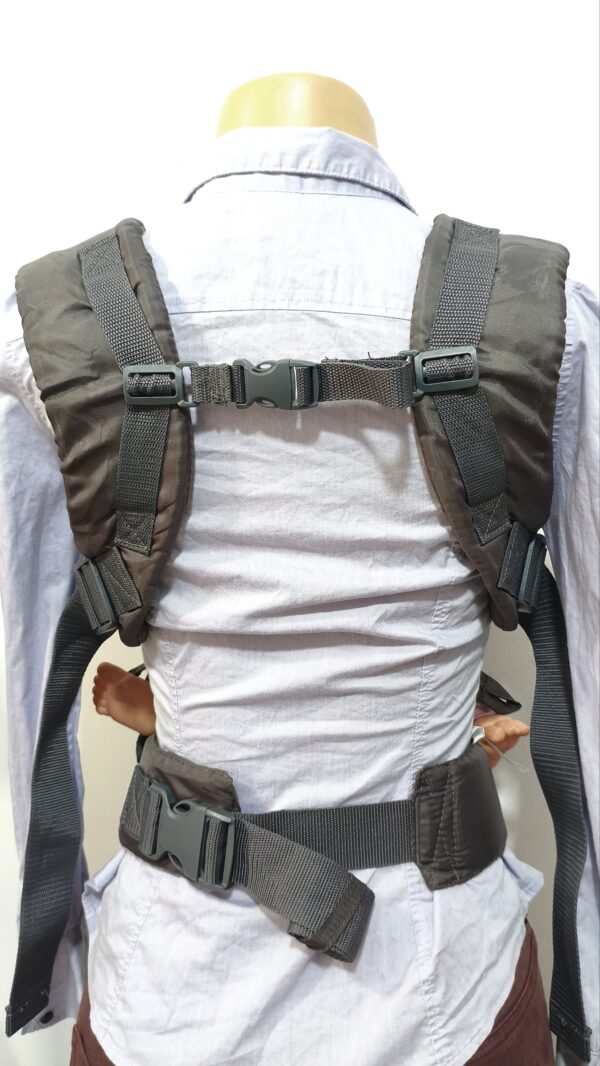 2026/09/1000362397-scaled.jpg Portabebés mochila Canguro ergonómico Infantino Flip 4 en 1