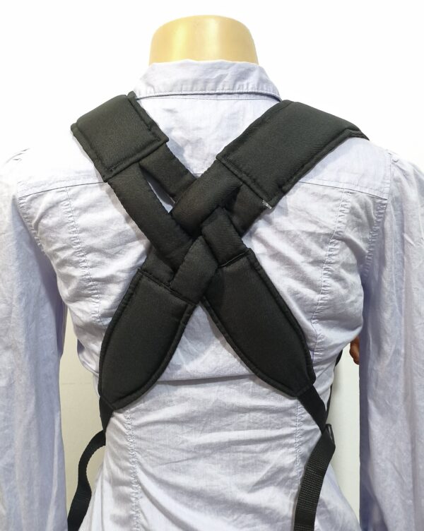 Mochila Portabebés o canguro negro de la marca Evenflo