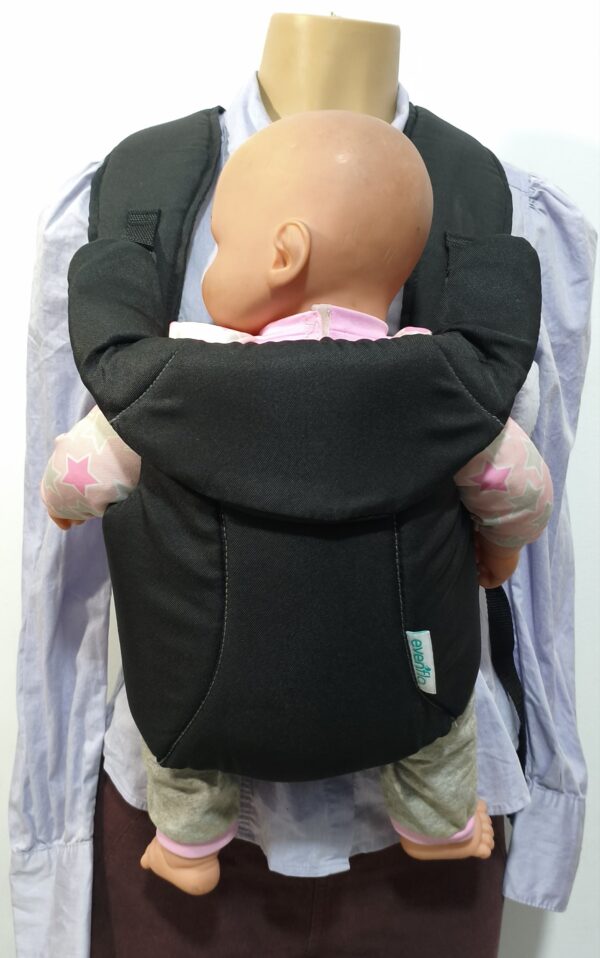 Mochila Portabebés o canguro negro de la marca Evenflo