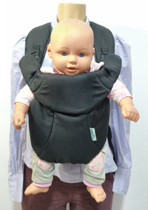 Mochila Portabebés o canguro negro de la marca Evenflo