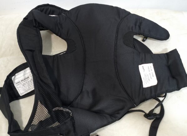 Mochila Portabebés o canguro negro de la marca Evenflo