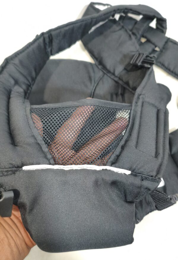 Mochila Portabebés o canguro negro de la marca Evenflo