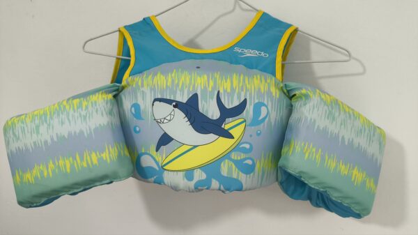 2026/09/1000754808-scaled.jpg chaleco de natación infantil Speedo Splash Jammer muy buen estado