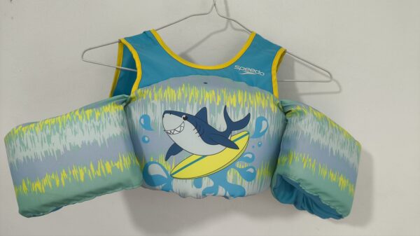 2026/09/1000754809-scaled.jpg chaleco de natación infantil Speedo Splash Jammer muy buen estado