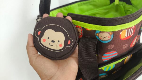 una pañalera de la marca Baby Boom