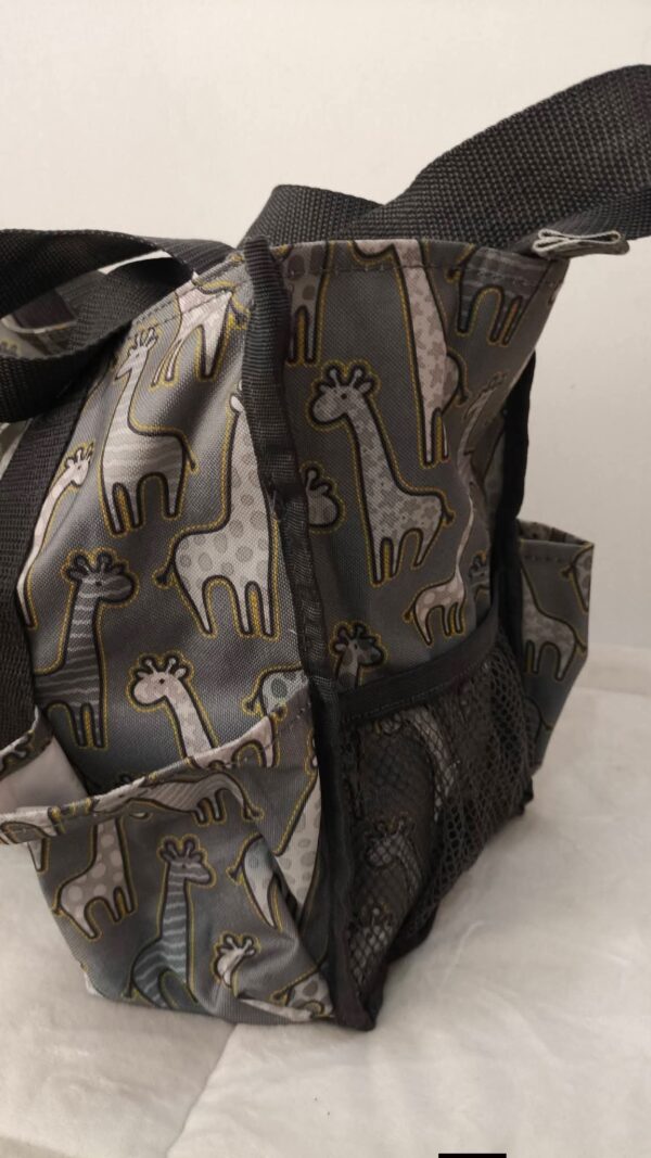 Pañalera grande de jirafa espaciosa