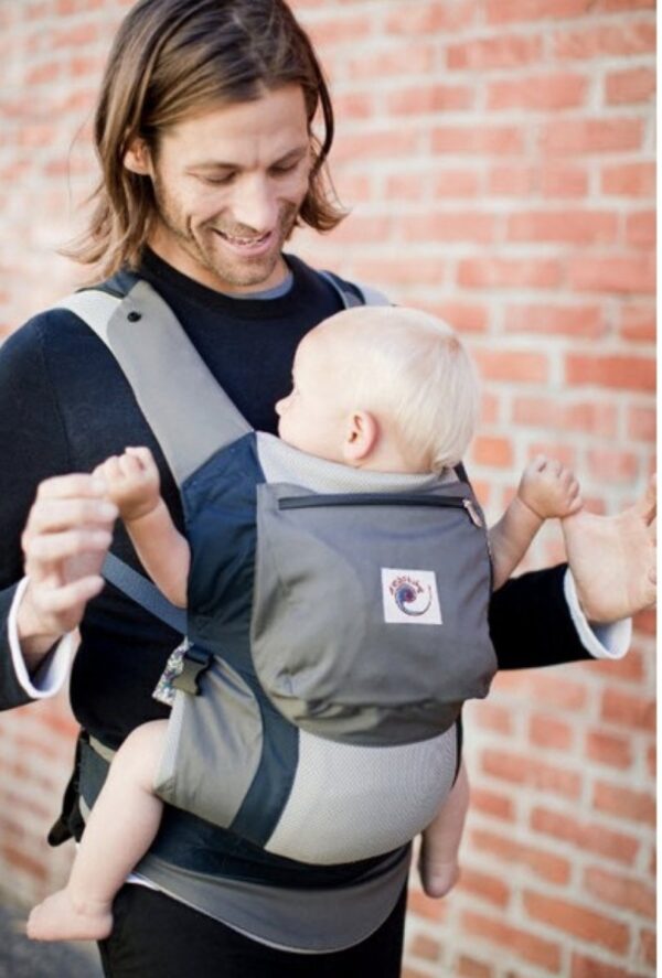 Portabebés mochila porta bebé canguro marca: ERGOBABY Performance, Diseño ligero y transpirable