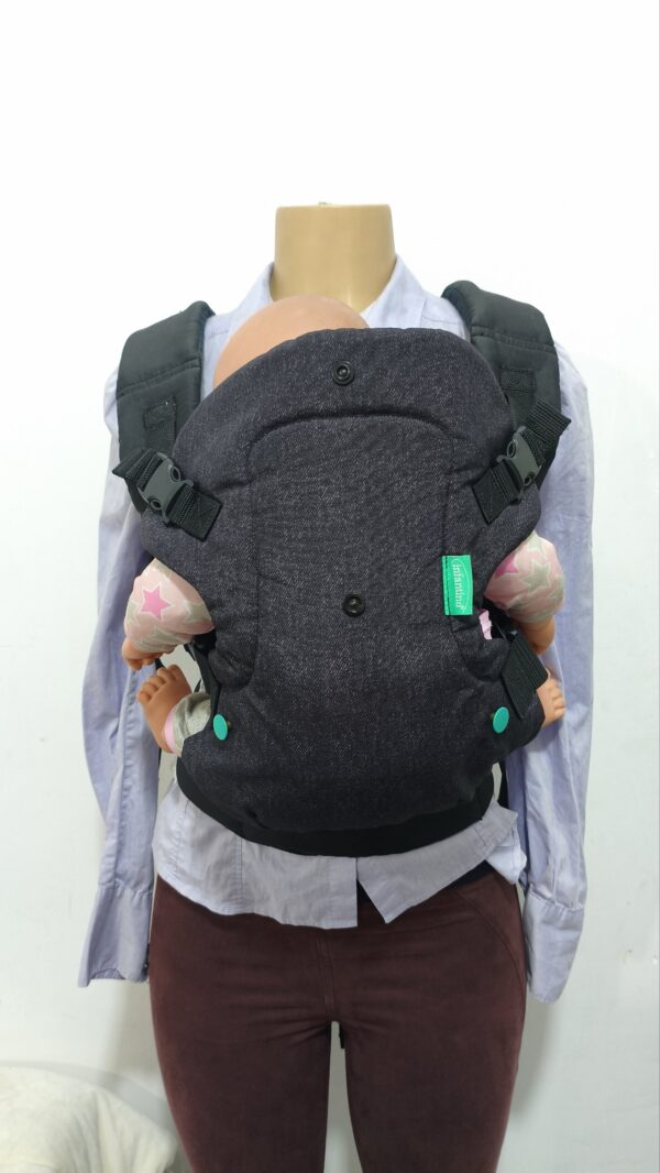 Portabebés Mochila convertible Canguro Infantino Flip 4 en 1 NEGRO/MEZCLILLA