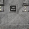 mochila y pañalera gris de lona de la marca Himawari con detalles dorados