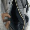 mochila y pañalera gris de lona de la marca Himawari con detalles dorados