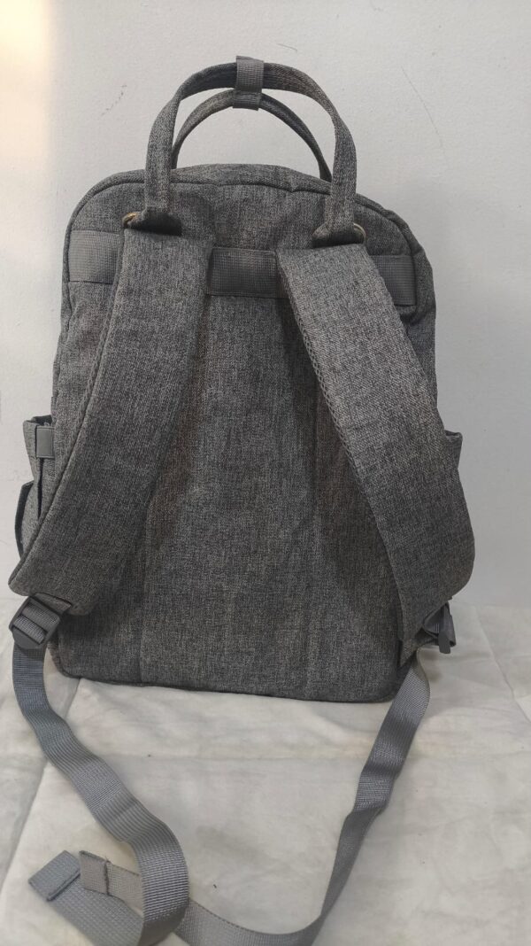 práctica mochila pañalera para pañales gris de la marca RUVALINO