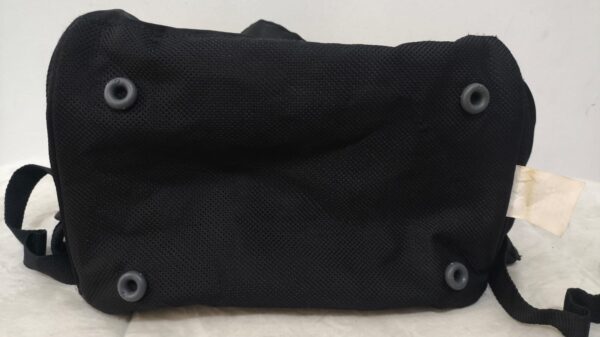 2026/10/1000786616.jpg mochila pañalera Fisher-Price (modelo similar a la línea Fastfinder o Kaden en color negro).
como nueva