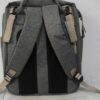 2026/10/1000786639-1.jpg mochila pañalera multifuncional de color gris melange con detalles dorados y un compartimento frontal y cambiador portátil