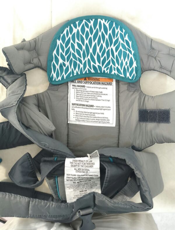 2026/10/1000786879.jpg Mochila portabebés clásica Infantino Swift en color GRIS.